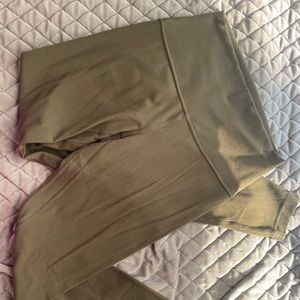 Women’s Lululemon Athletica Align Highrise Pant 28.